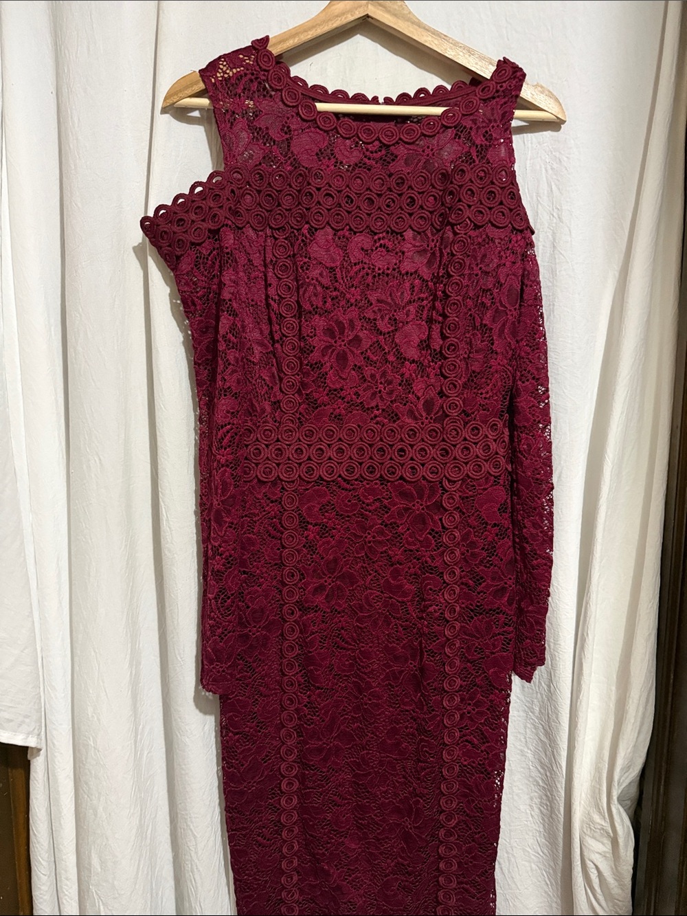 Elegant Wine Lace off the Shoulder Women’s Dress size 8